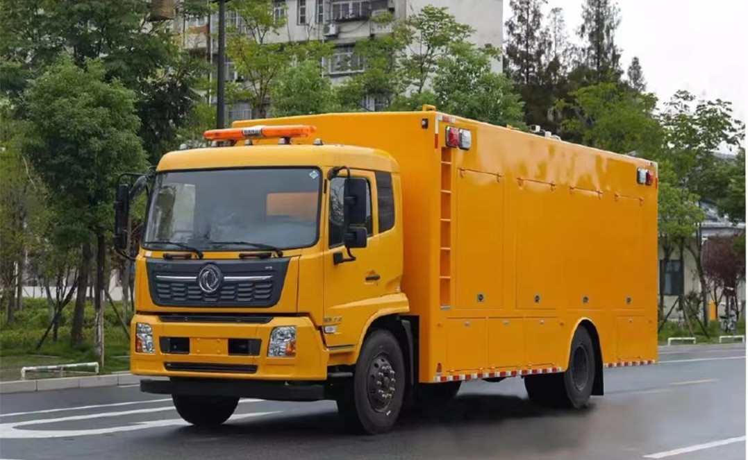 東風(fēng)天錦3000立方排澇救險(xiǎn)車