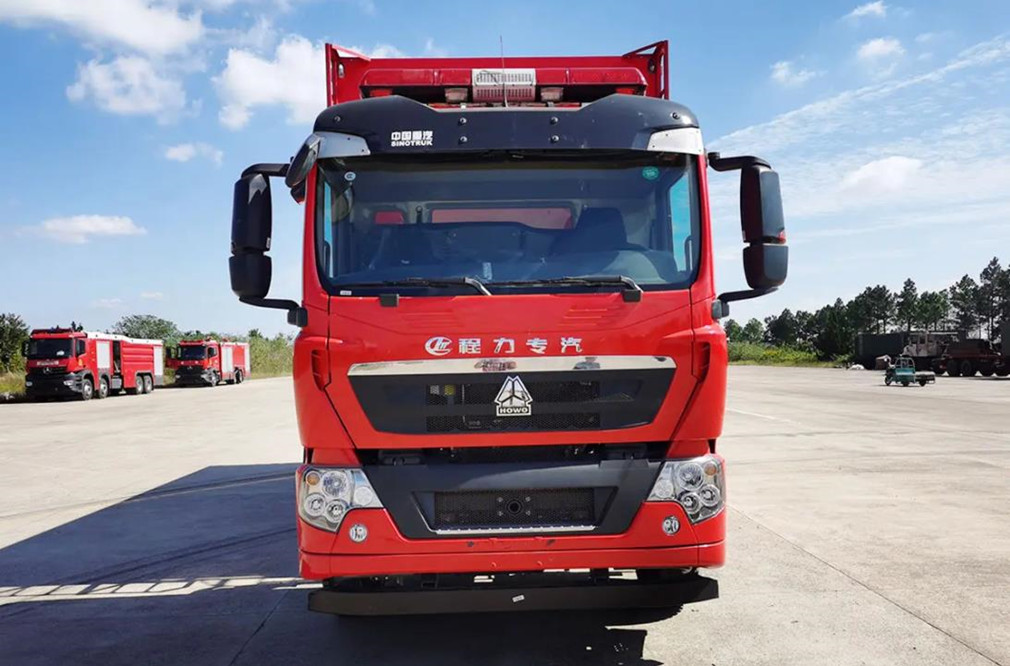 重汽6×4重型器材消防車