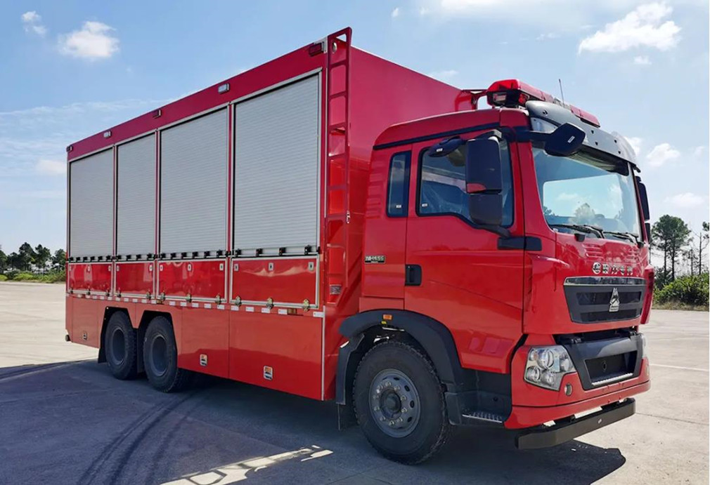 重汽6×4重型器材消防車