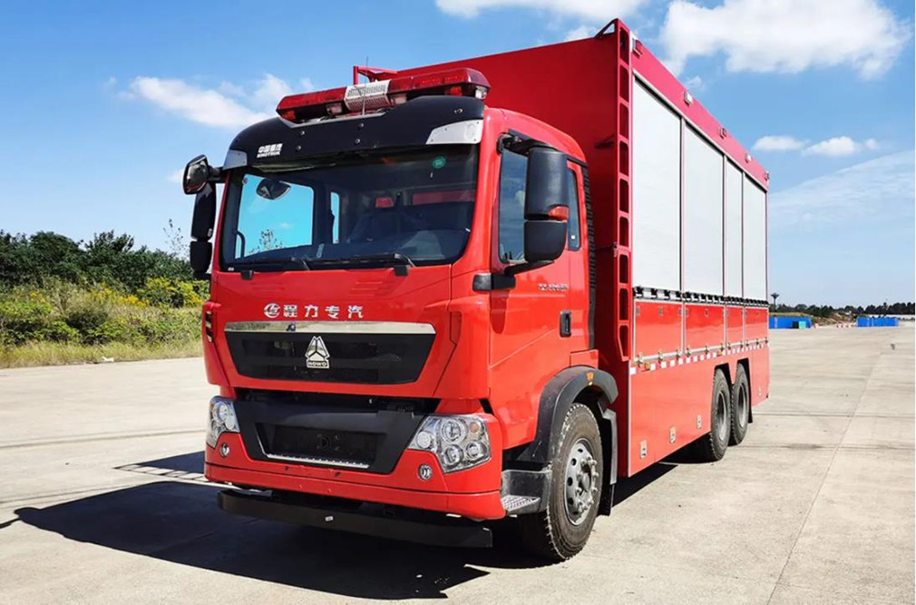 重汽6×4重型器材消防車