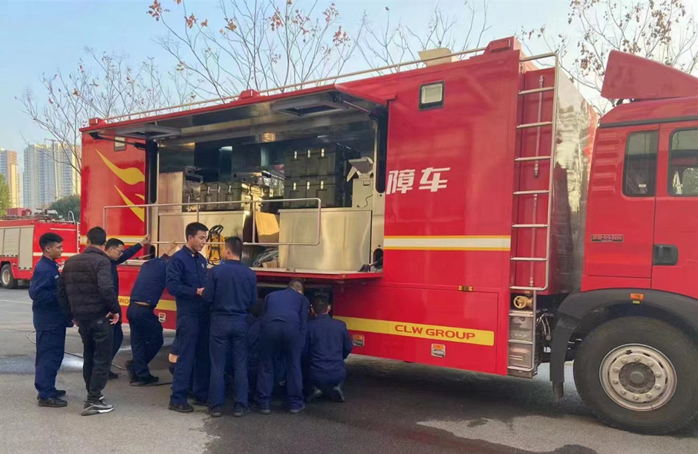 重汽4×2自行式野外炊事車