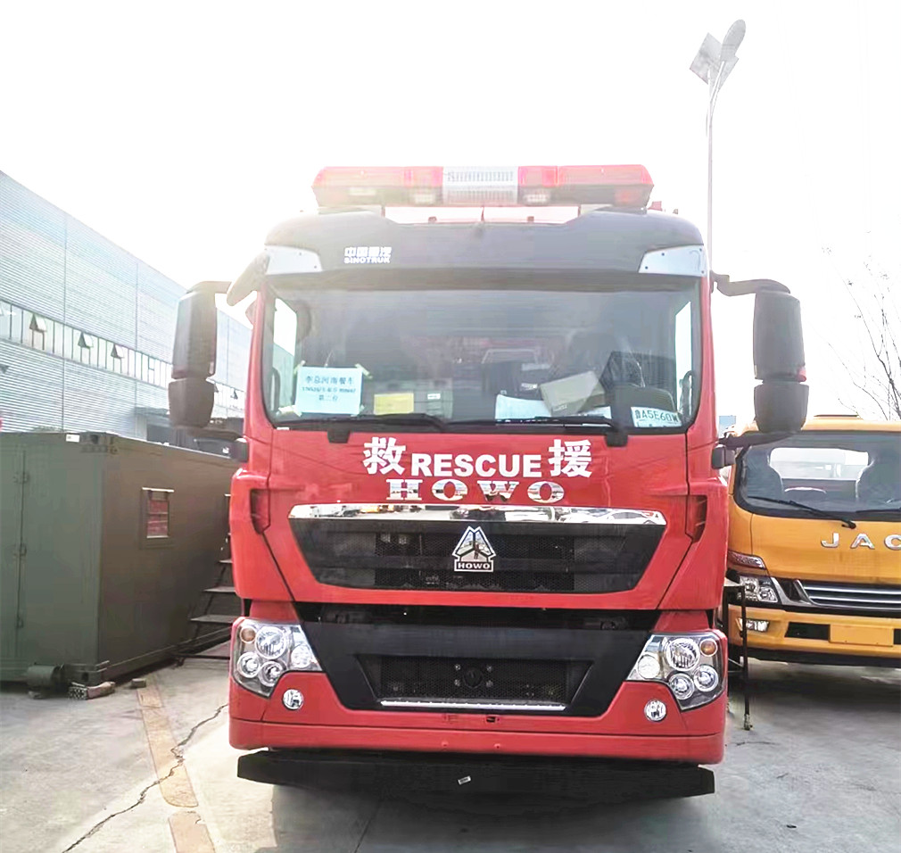 重汽4×2自行式野外炊事車