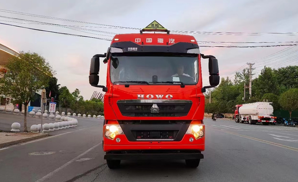 重汽前四后八氣瓶運輸車