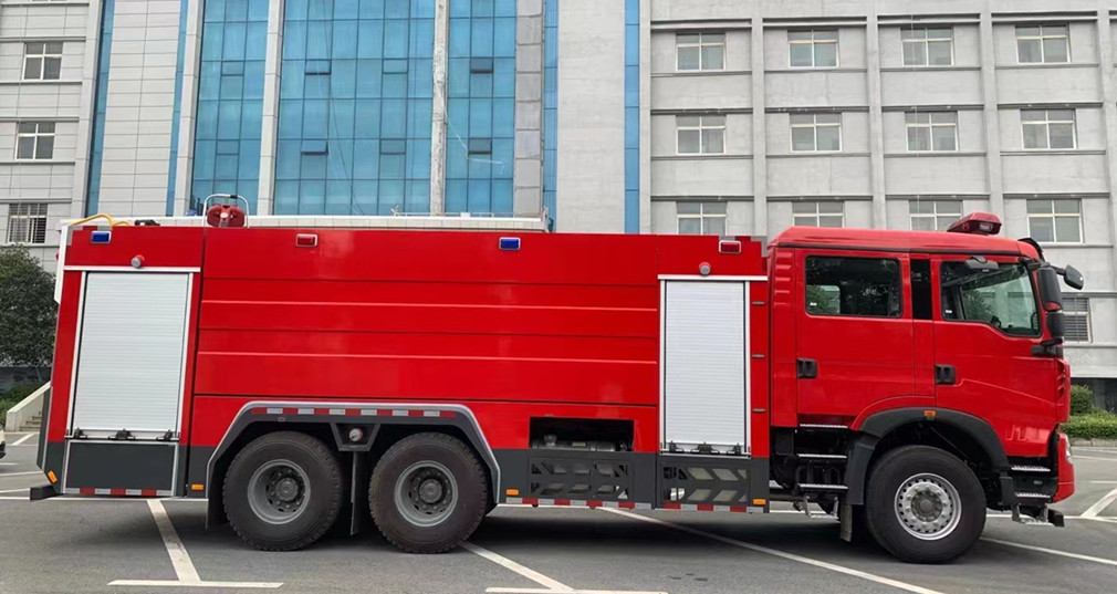 重汽16噸水罐/泡沫消防車
