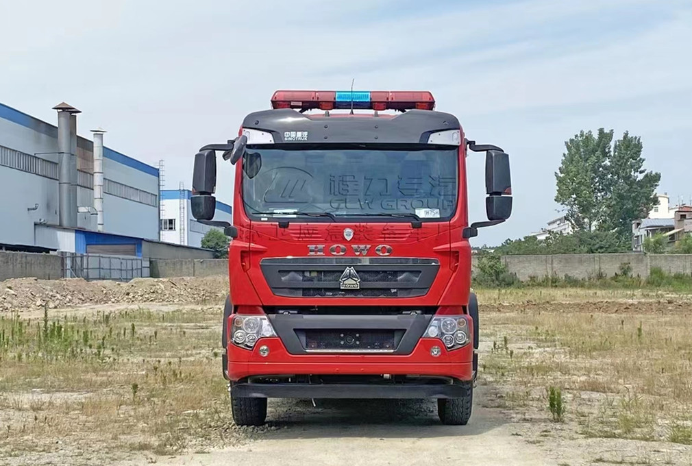 重汽8噸水罐/泡沫消防車