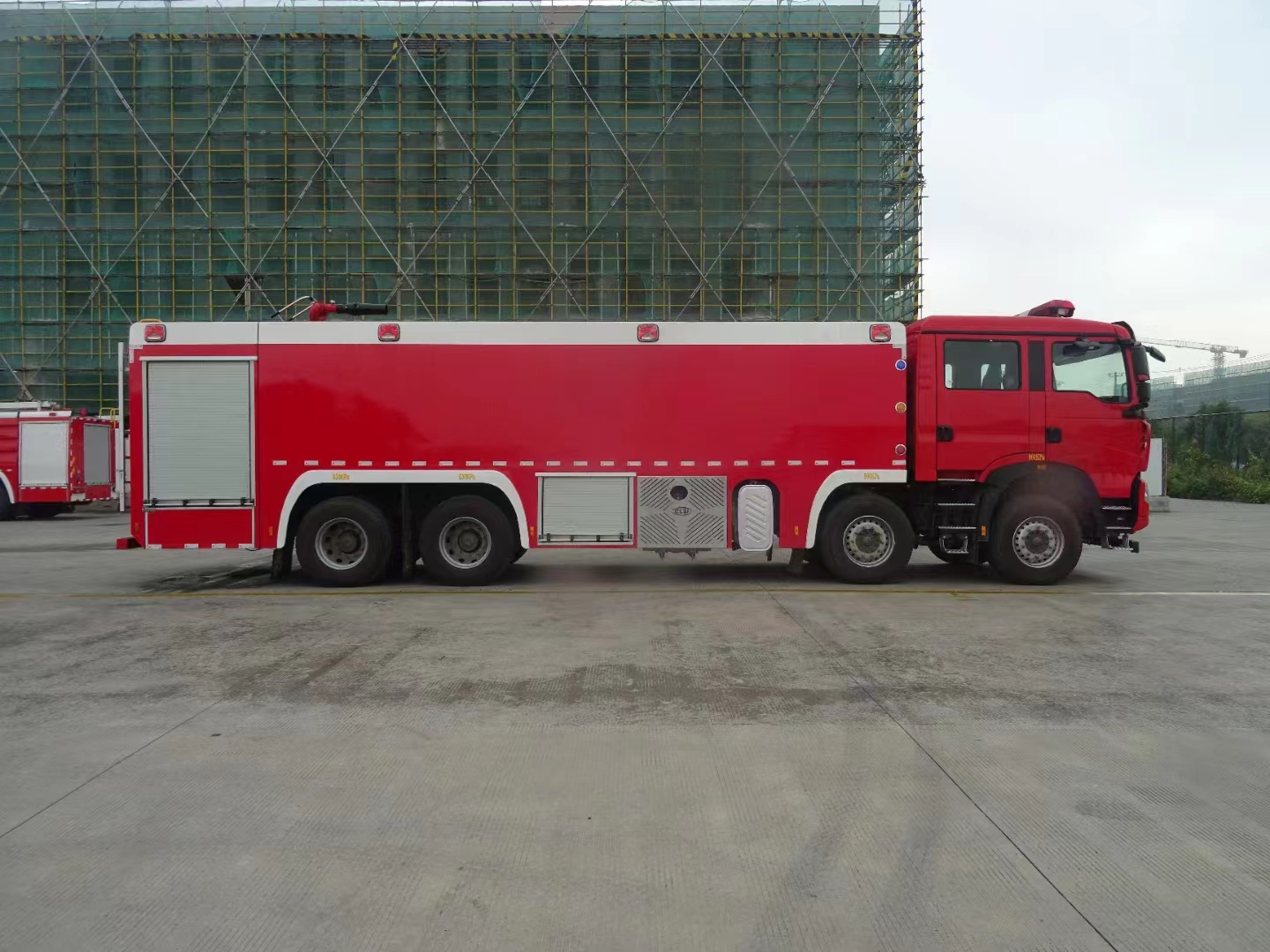 重汽25噸水罐/泡沫消防車