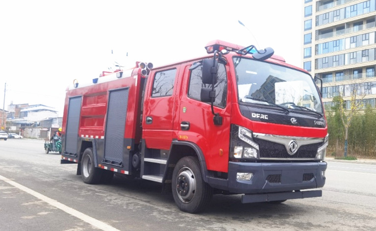 東風福瑞卡5噸水罐/泡沫消防車