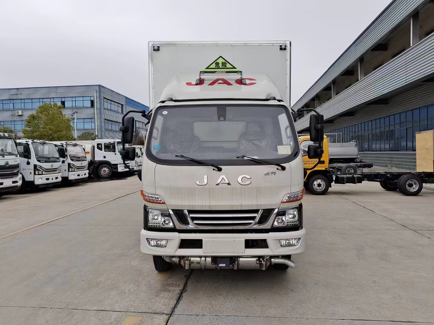 江淮駿鈴藍(lán)牌爆破器材運(yùn)輸車