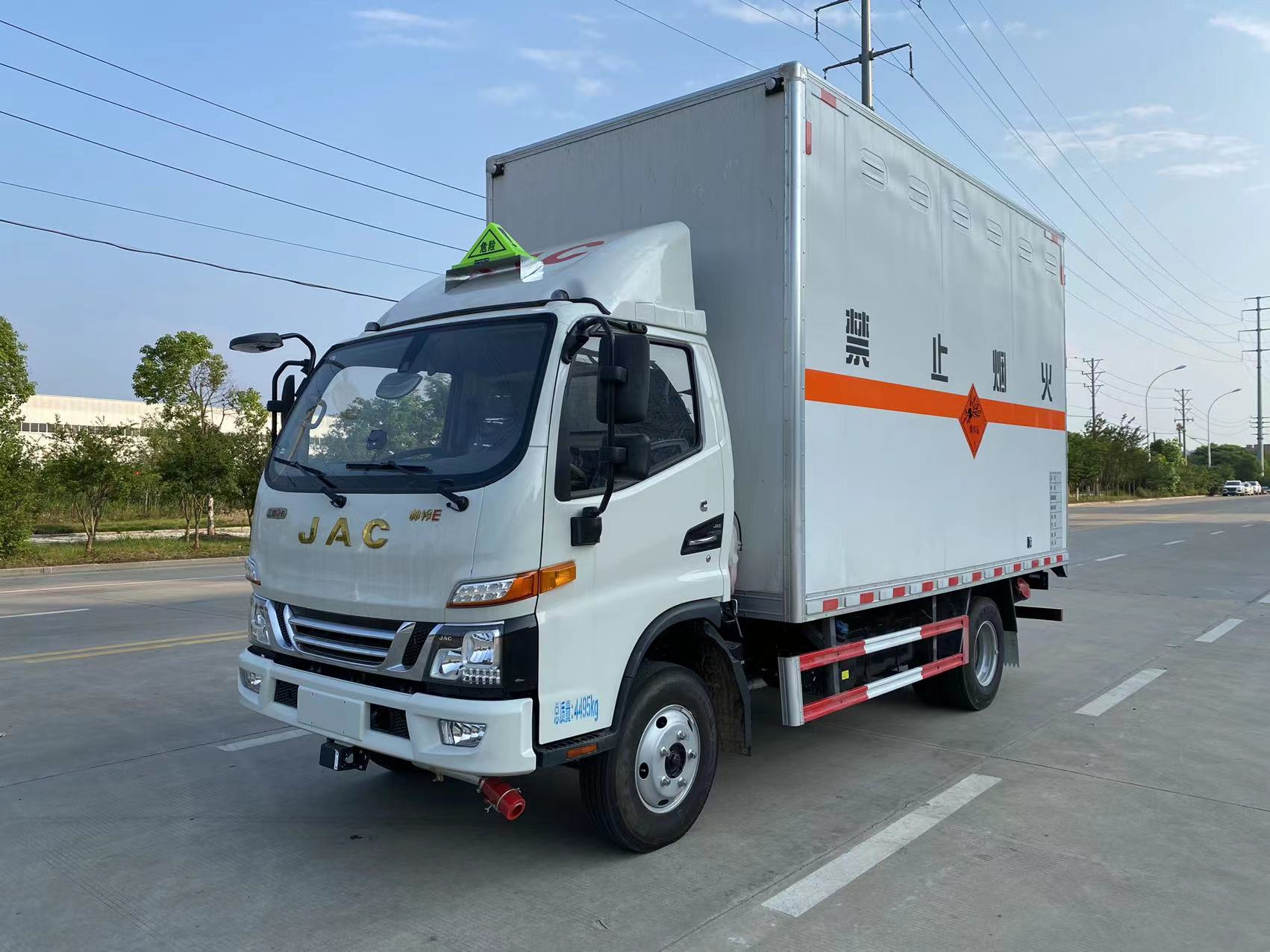 江淮藍(lán)牌4.15米爆破器材運(yùn)輸車(chē)