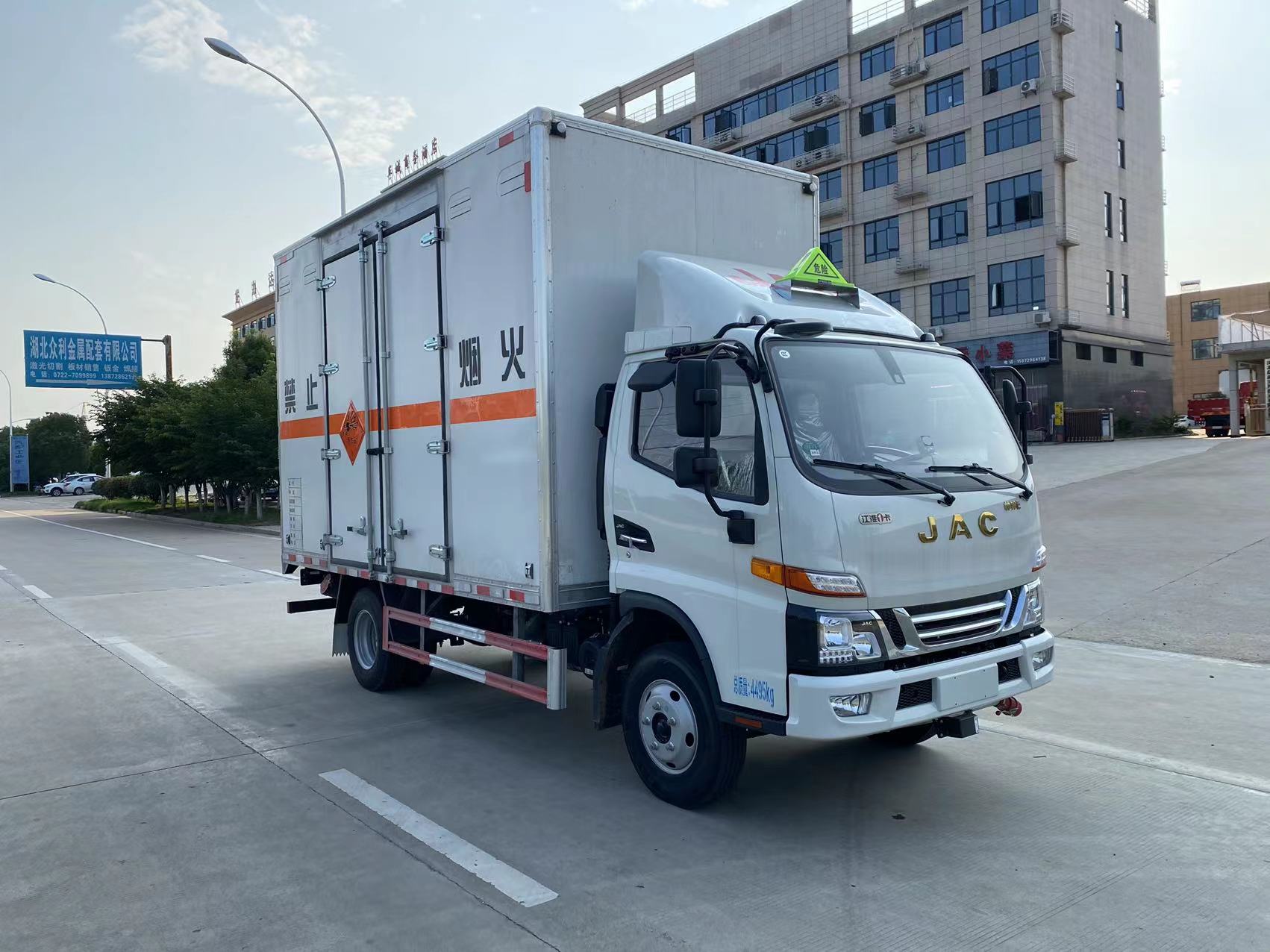 江淮藍(lán)牌4.15米爆破器材運(yùn)輸車(chē)