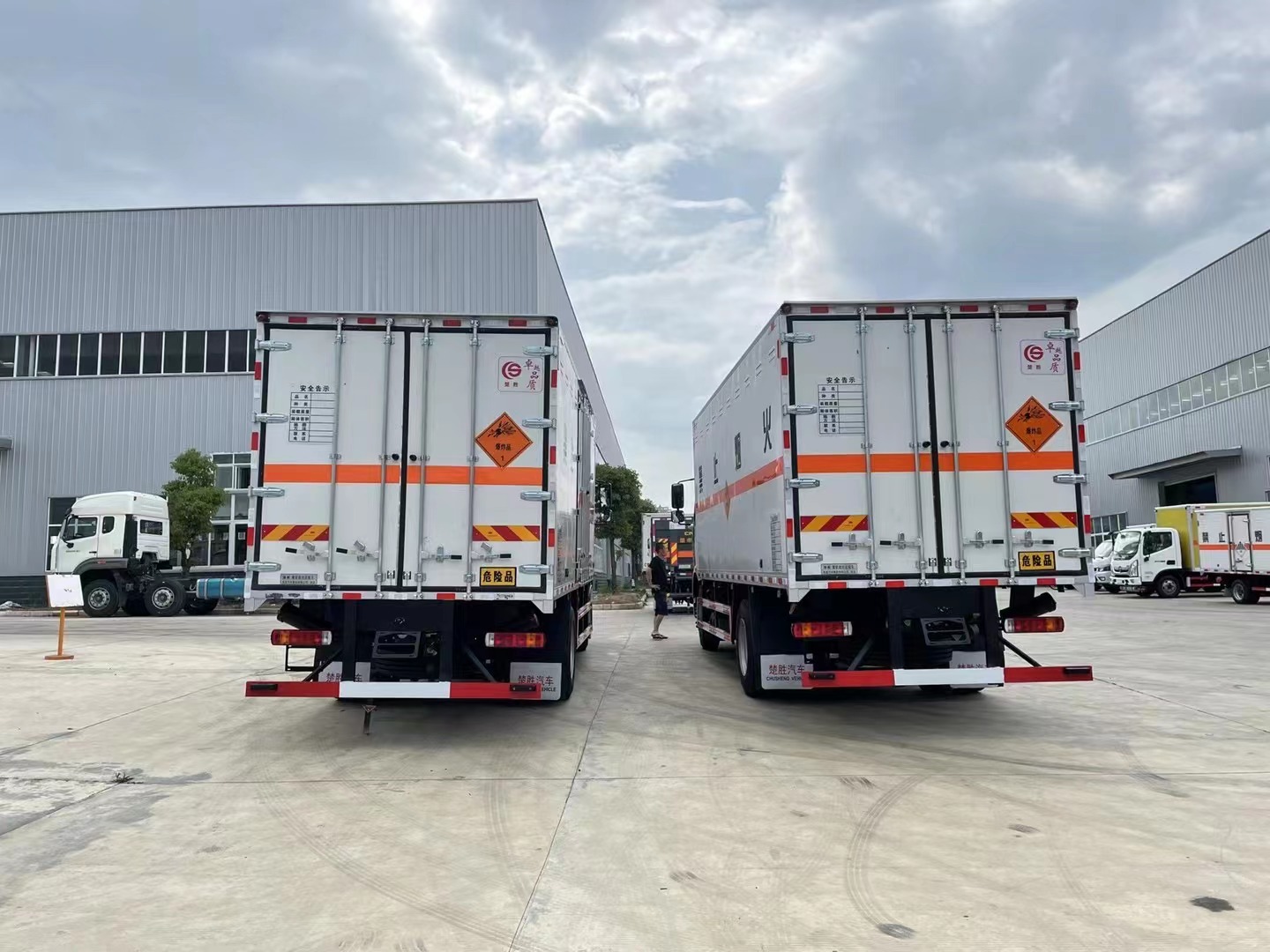 解放7.6米爆破器材運輸車