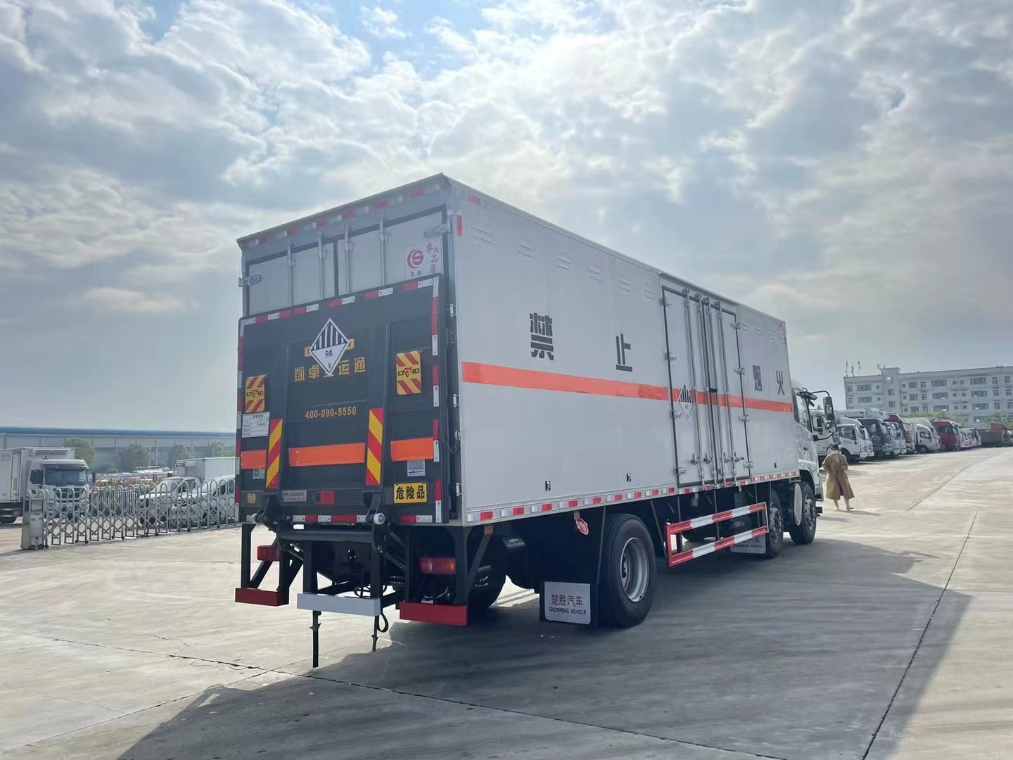 雜項(xiàng)危險廢物廂式車/8.6米