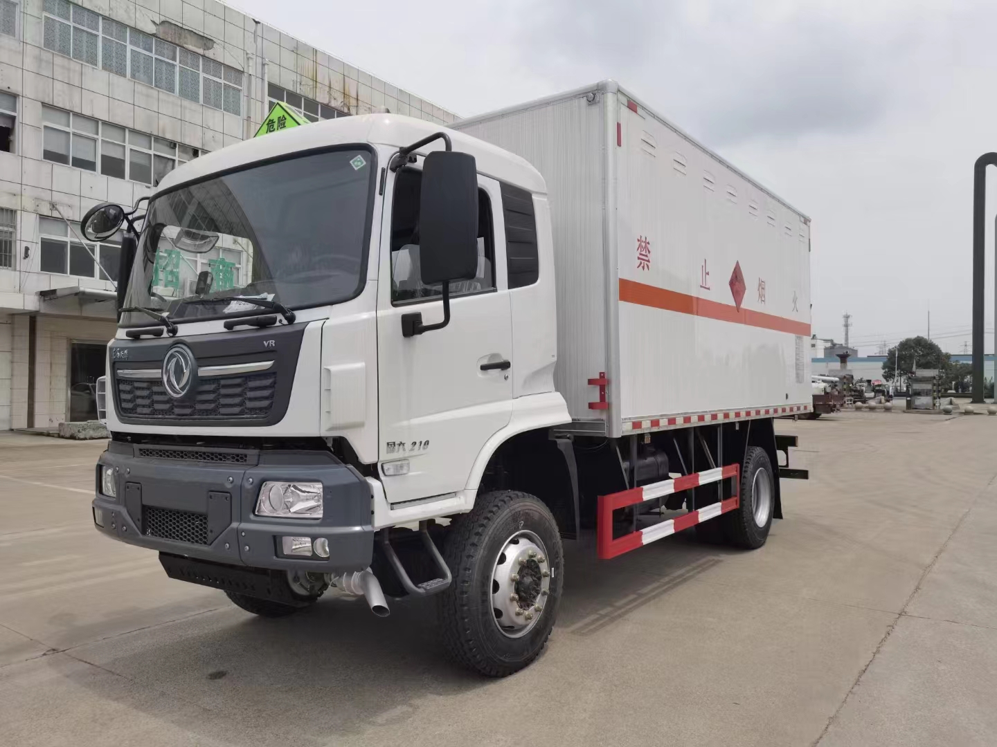 東風天錦四驅10噸爆破器材運輸車