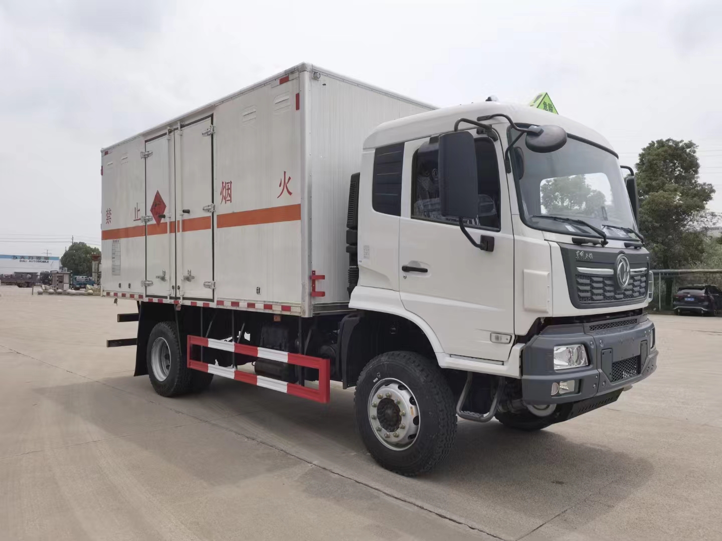 東風天錦四驅10噸爆破器材運輸車