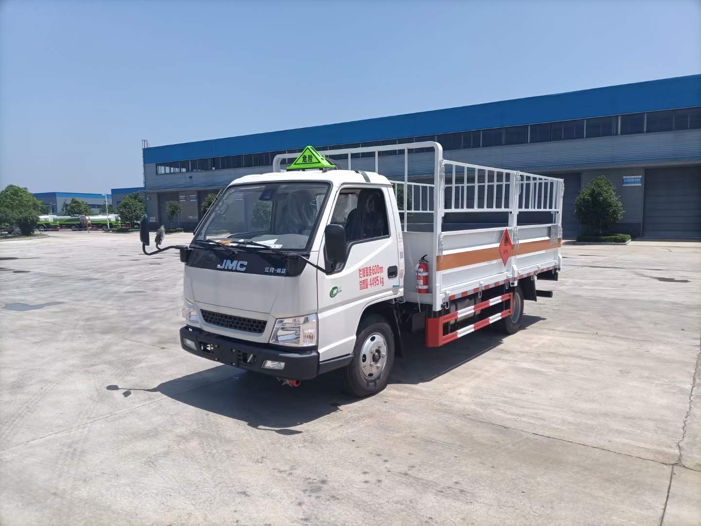 江鈴4米2國六藍牌1.8噸氣瓶車