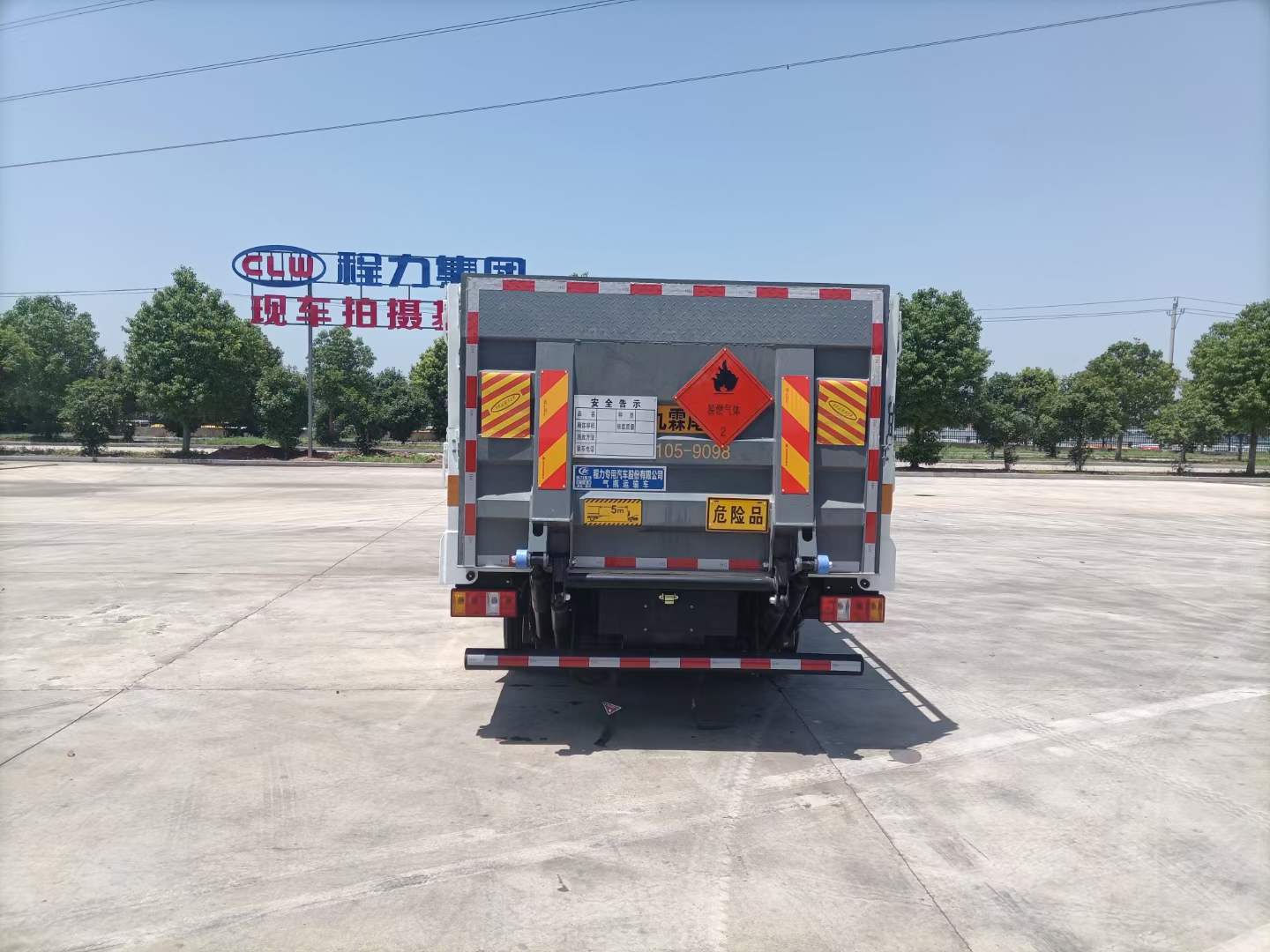 江鈴4米2國六藍(lán)牌1.8噸氣瓶車