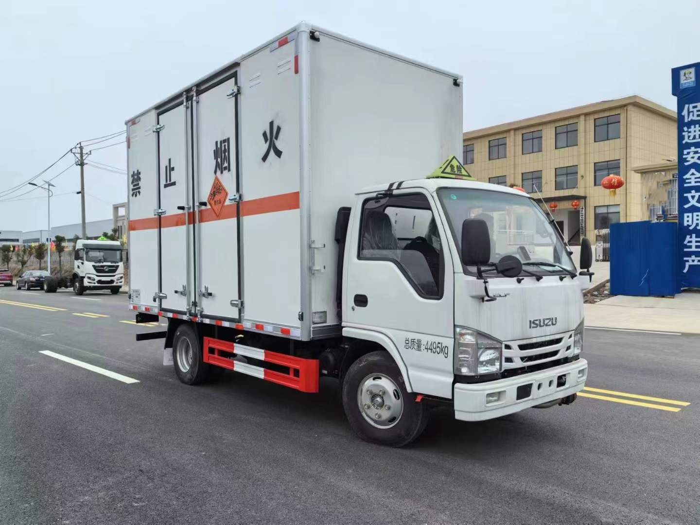 五十鈴4.25米國六藍牌爆破器材運輸車