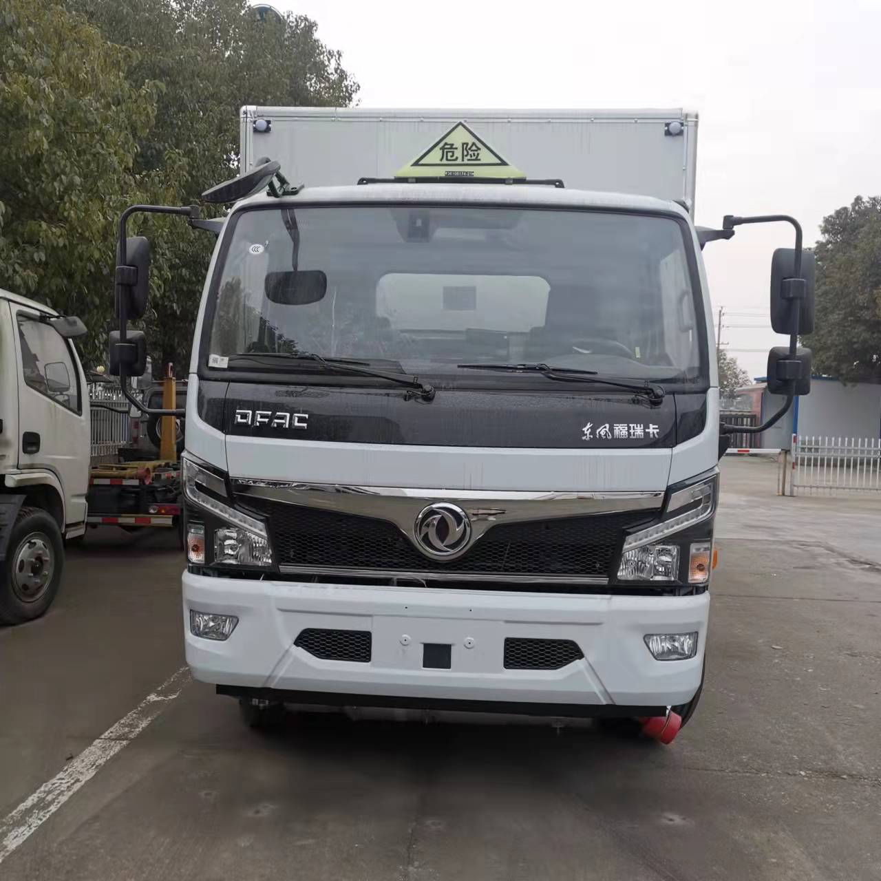 東風5噸5米國六毒性氣體廂式運輸車