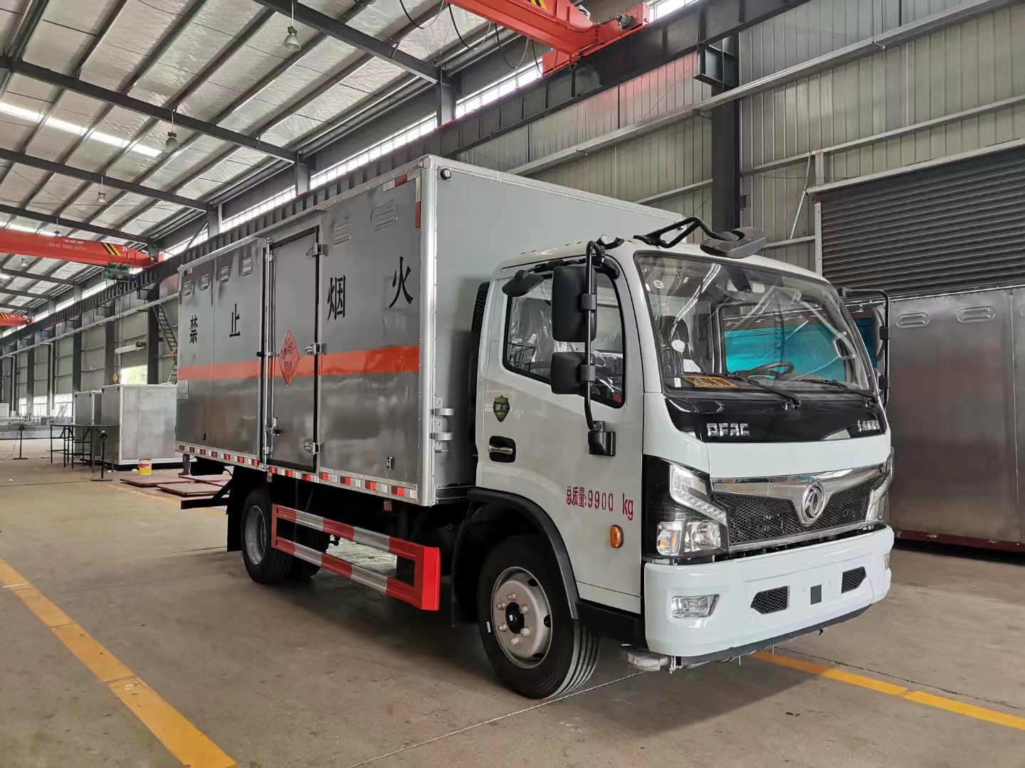 東風5噸5米國六毒性氣體廂式運輸車