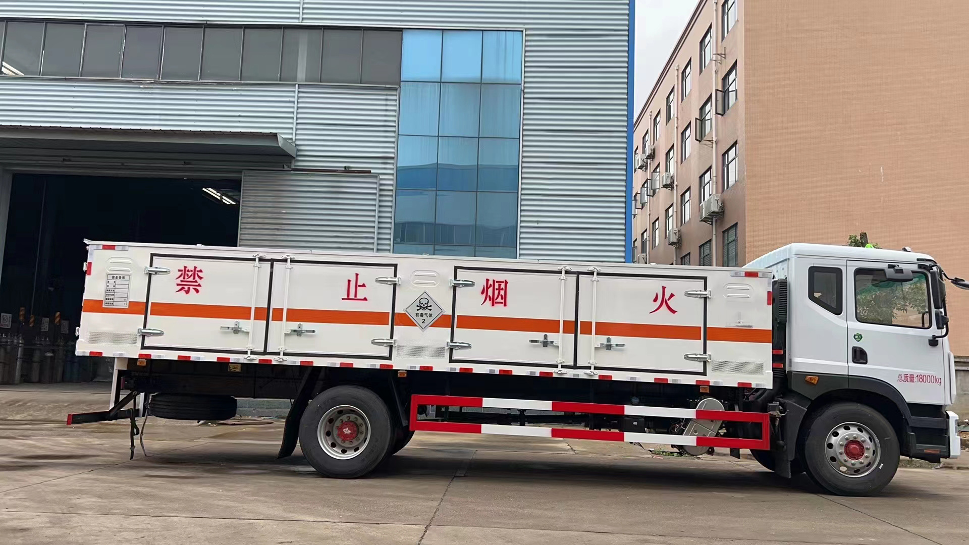 東風(fēng)D9國六10噸毒性氣體廂式運(yùn)輸車