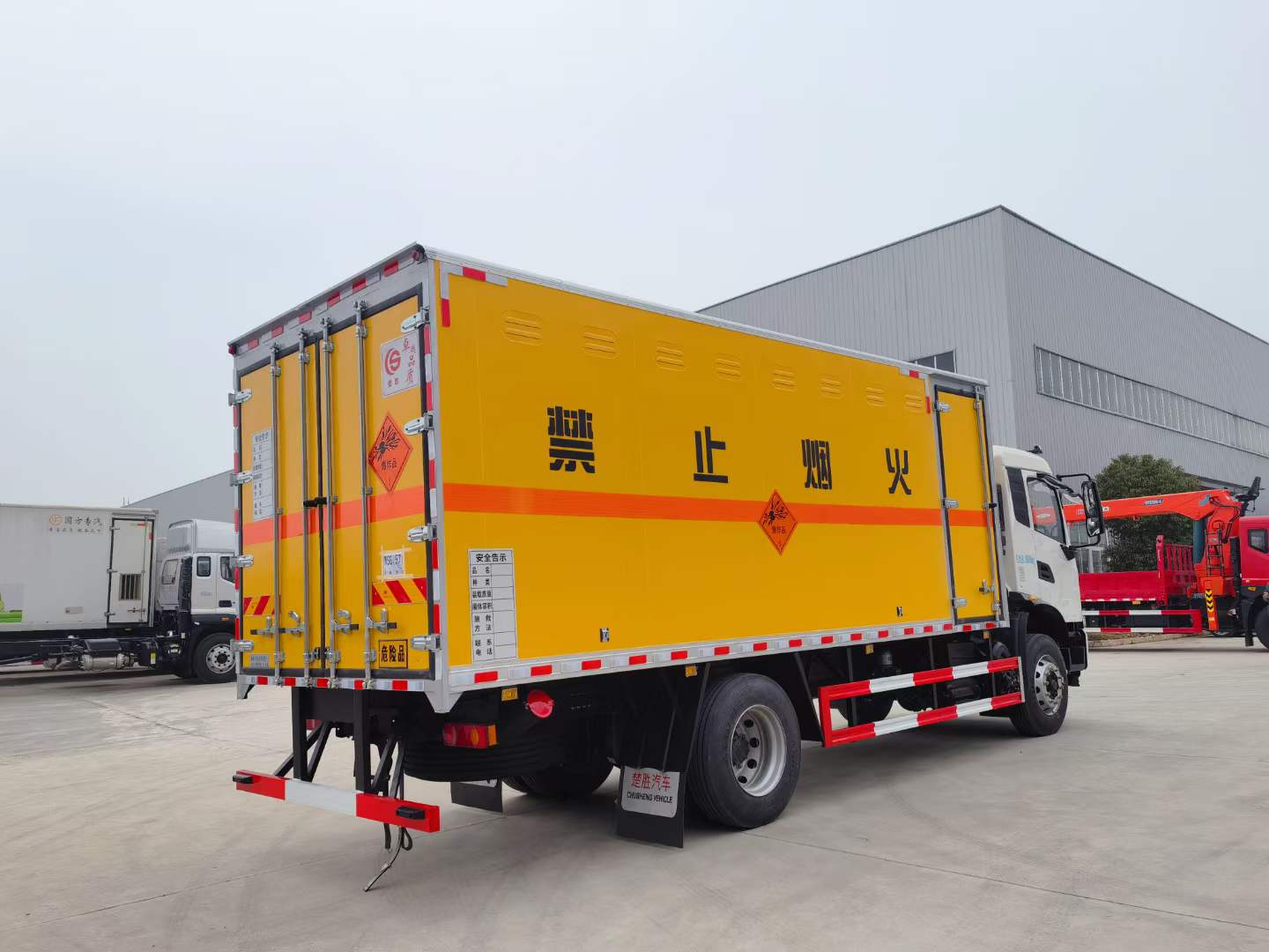 東風天錦10噸毒性氣體廂式運輸車