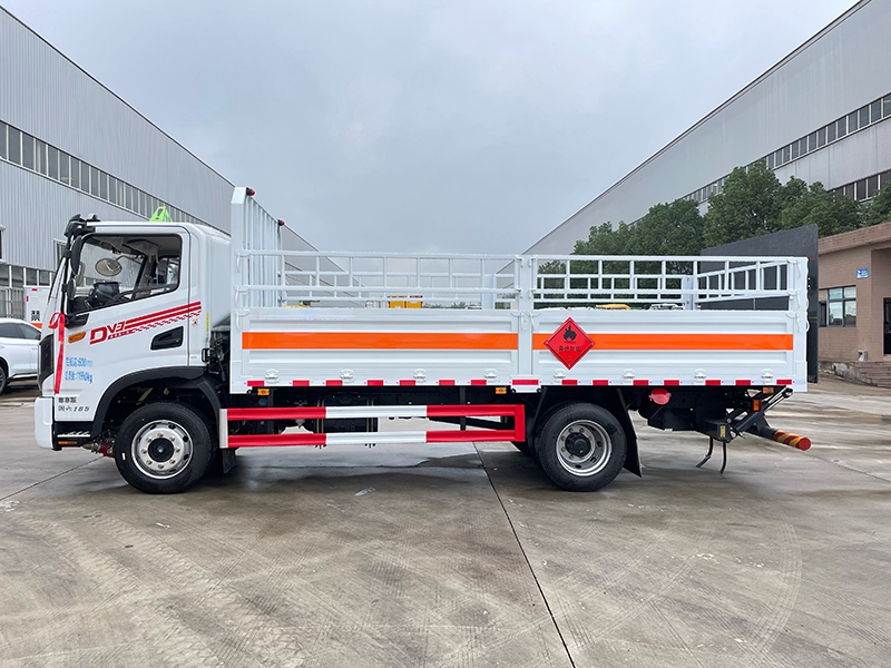 東風(fēng)華神5.15米氣瓶運輸車