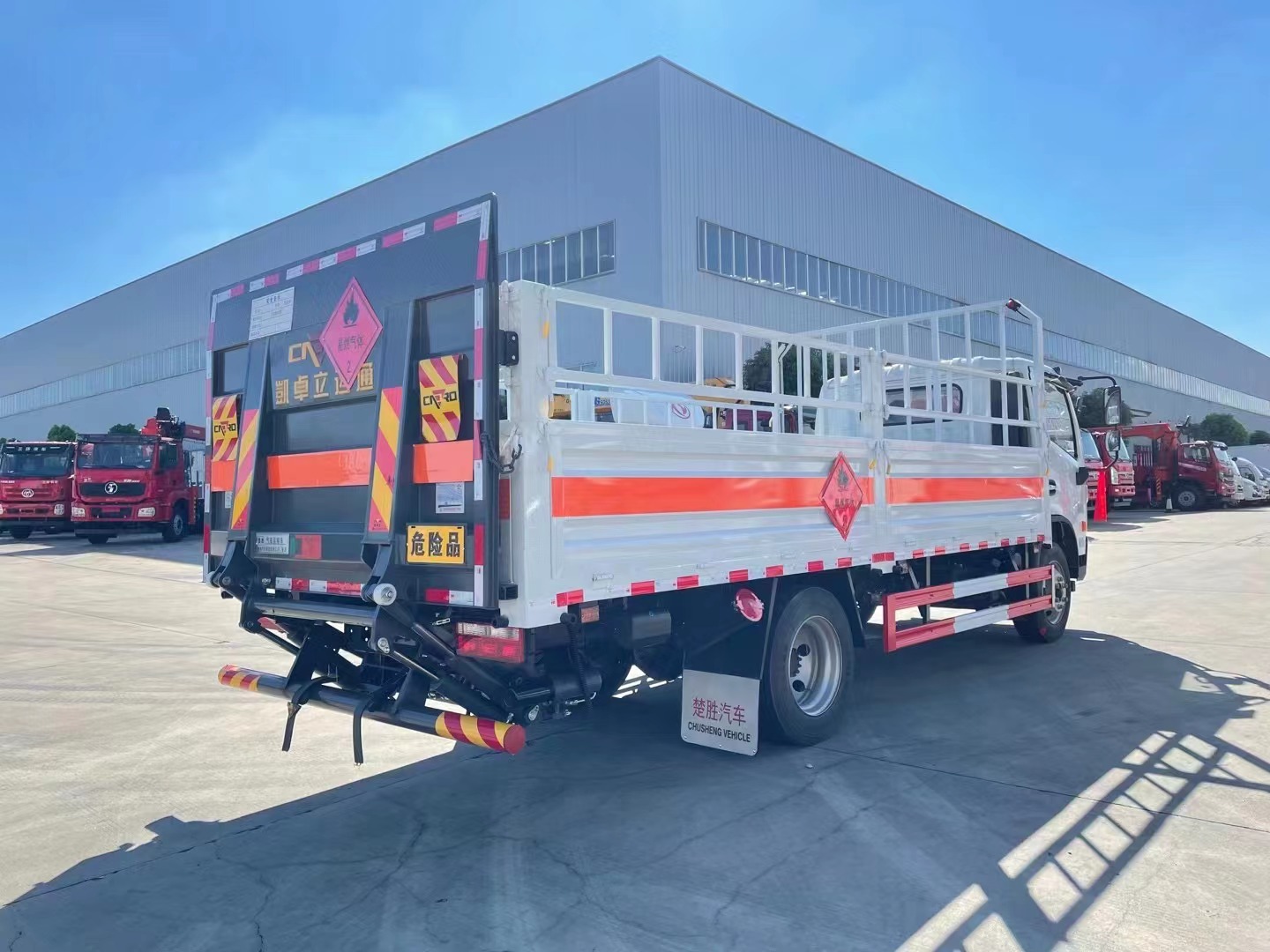 東風(fēng)5.2米氣瓶運(yùn)輸車