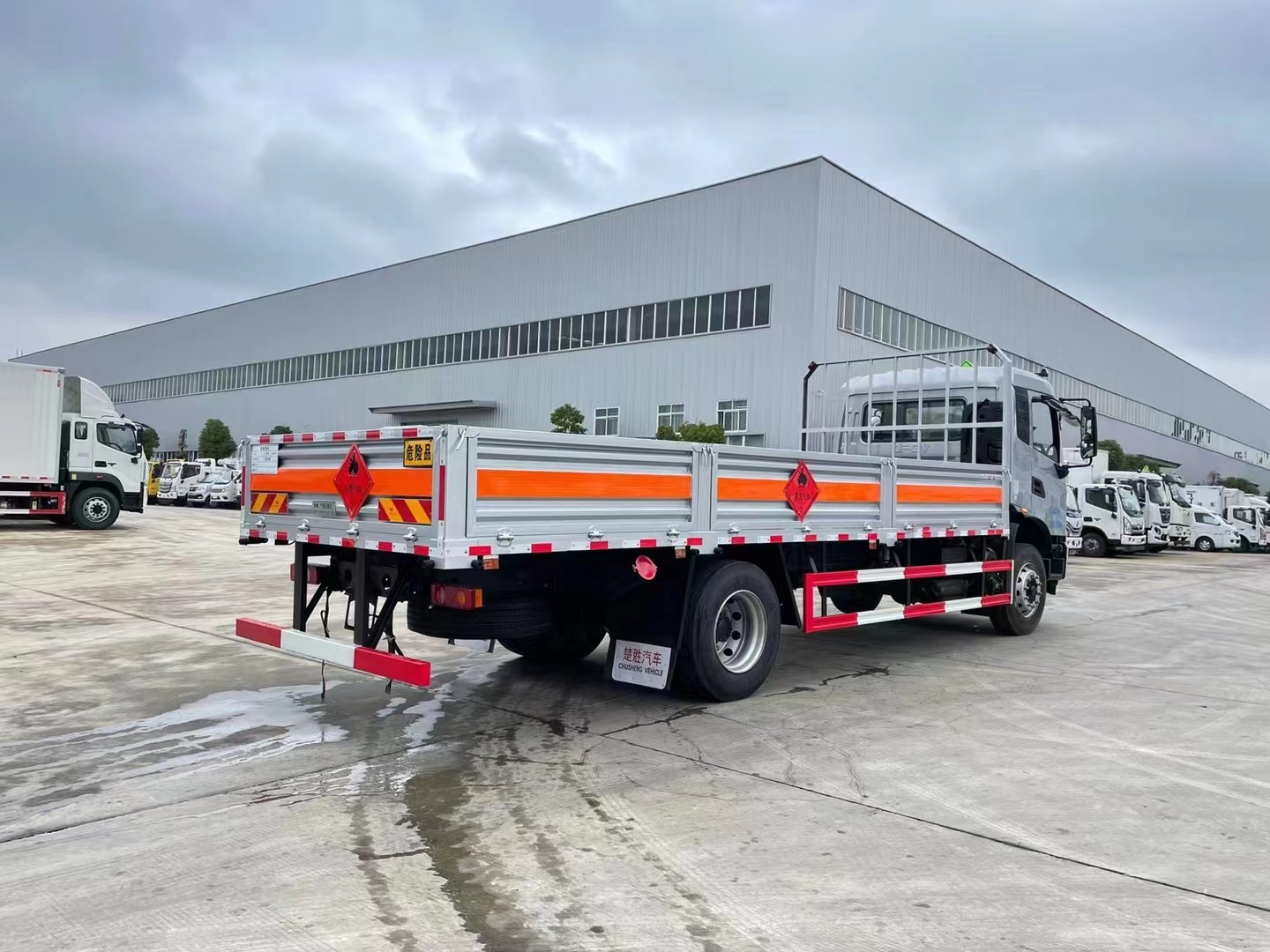 東風(fēng)天錦6.7米氣瓶運(yùn)輸車(chē)