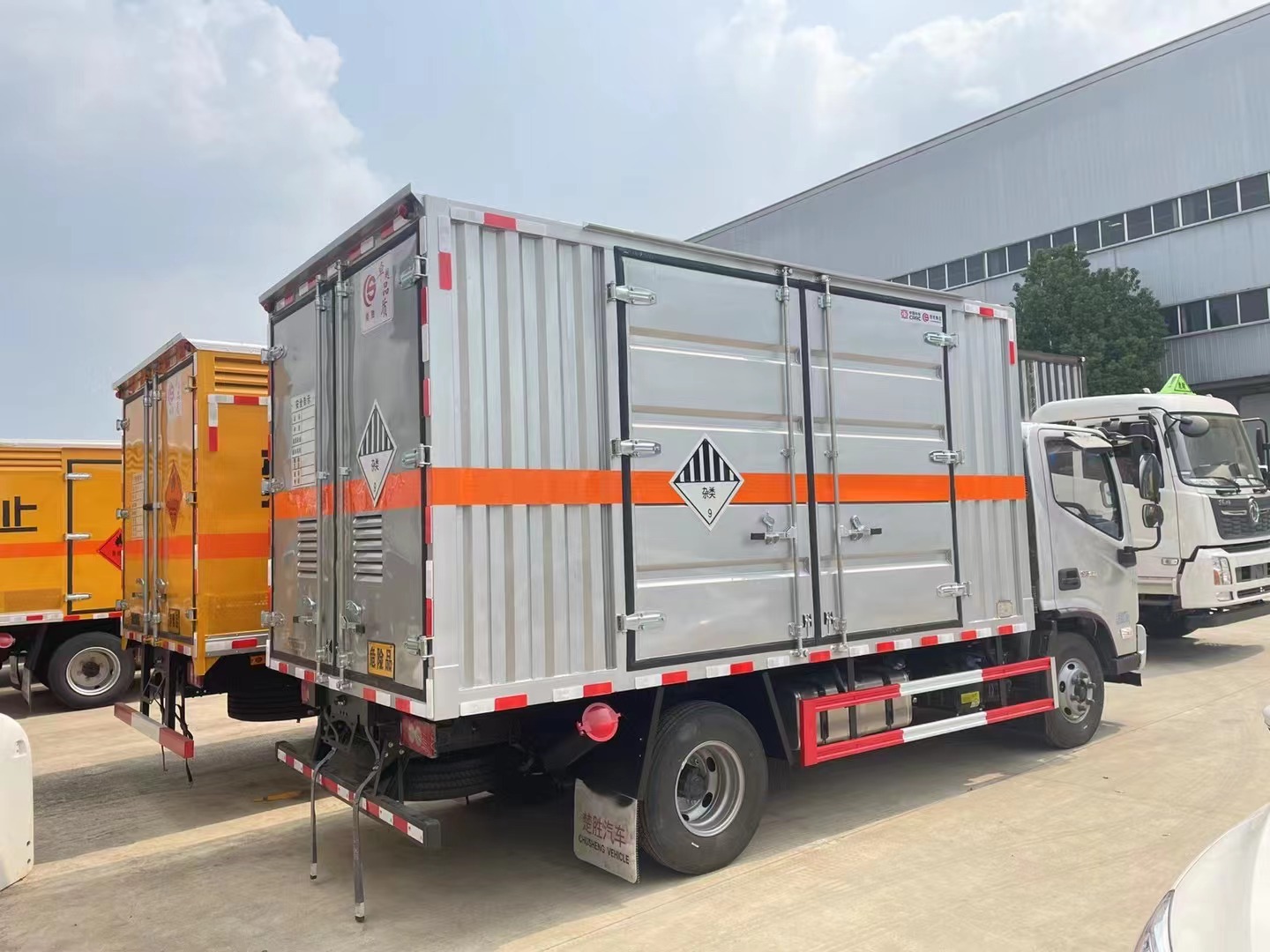 福田歐馬可4噸廢機(jī)油運(yùn)輸車