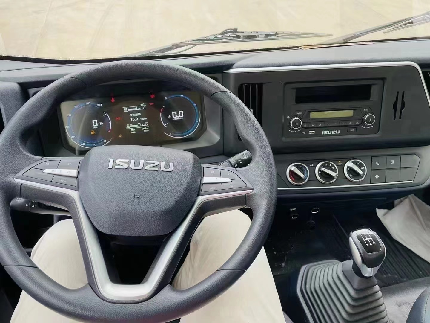 五十鈴藍(lán)牌4.15米易燃液體廂式運(yùn)輸車