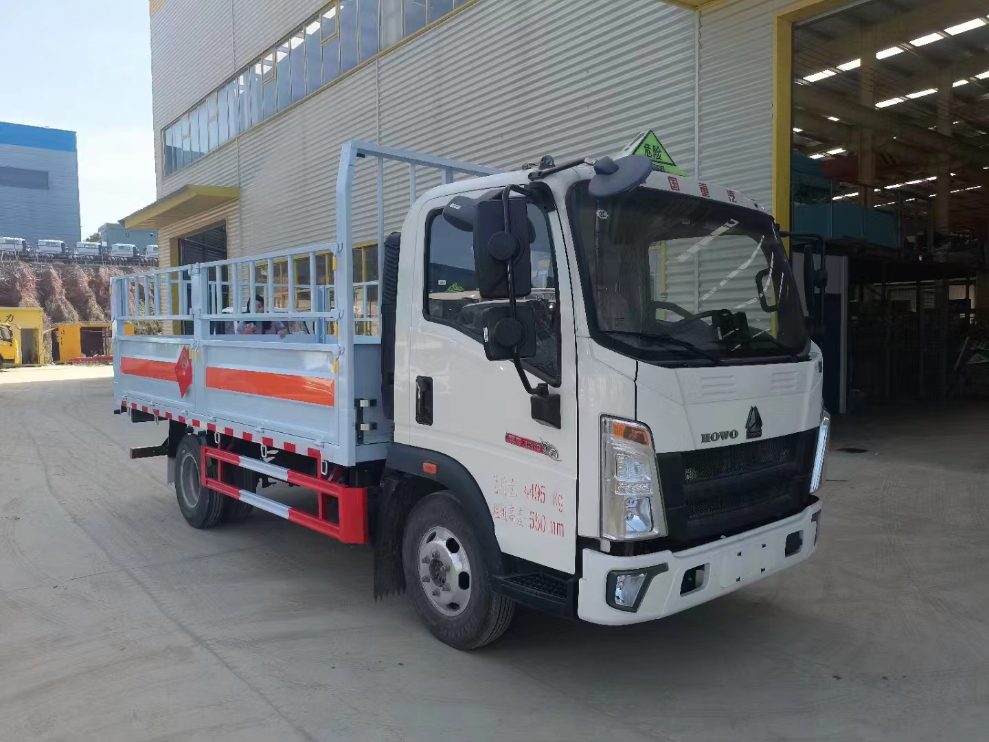 重汽豪沃藍牌4米2國六1.8噸氣瓶車