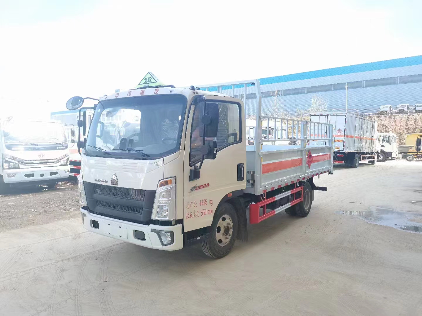 重汽豪沃藍牌4米2國六1.8噸氣瓶車