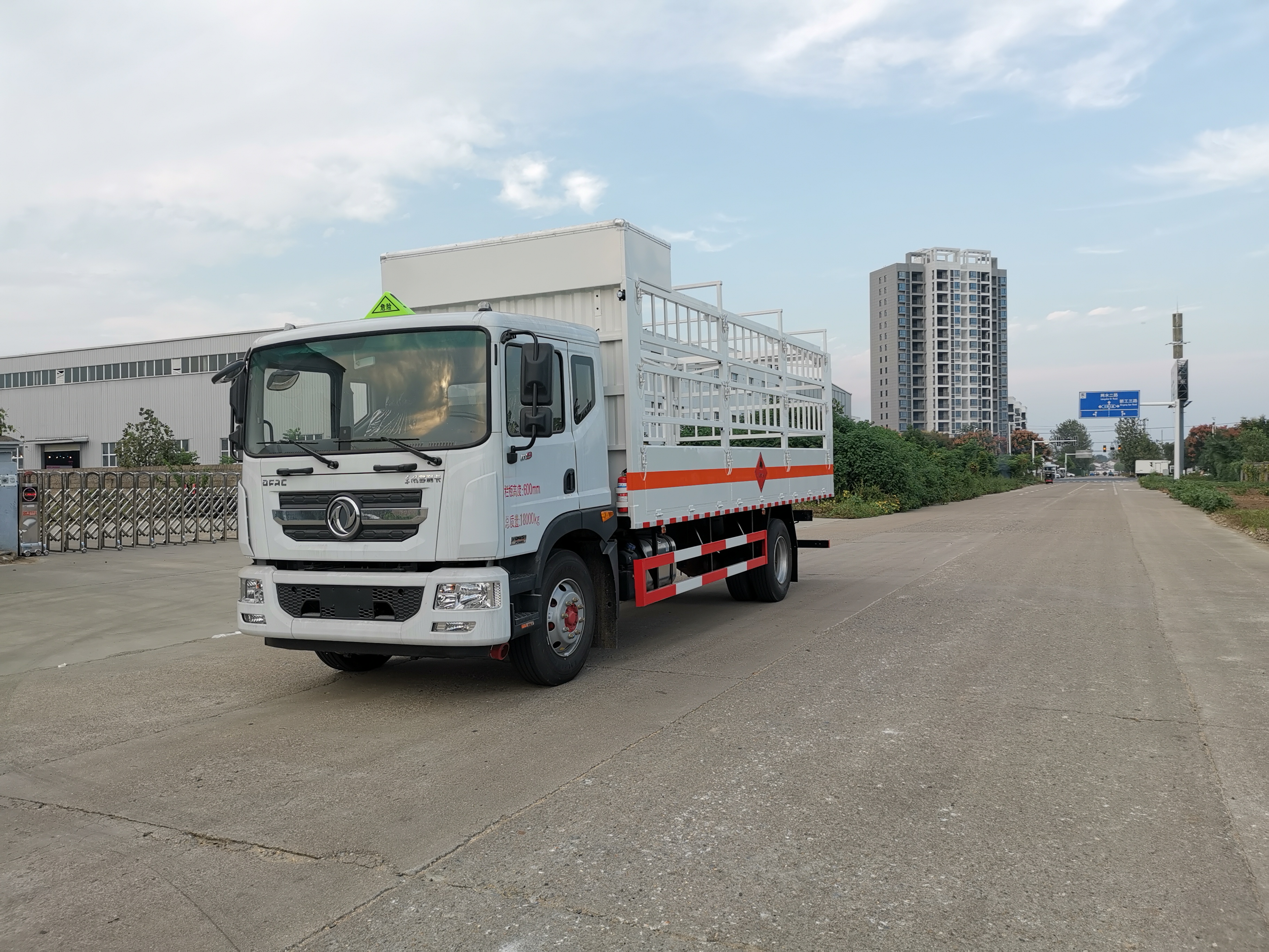 東風(fēng)D9國(guó)六帶滑道氣瓶車