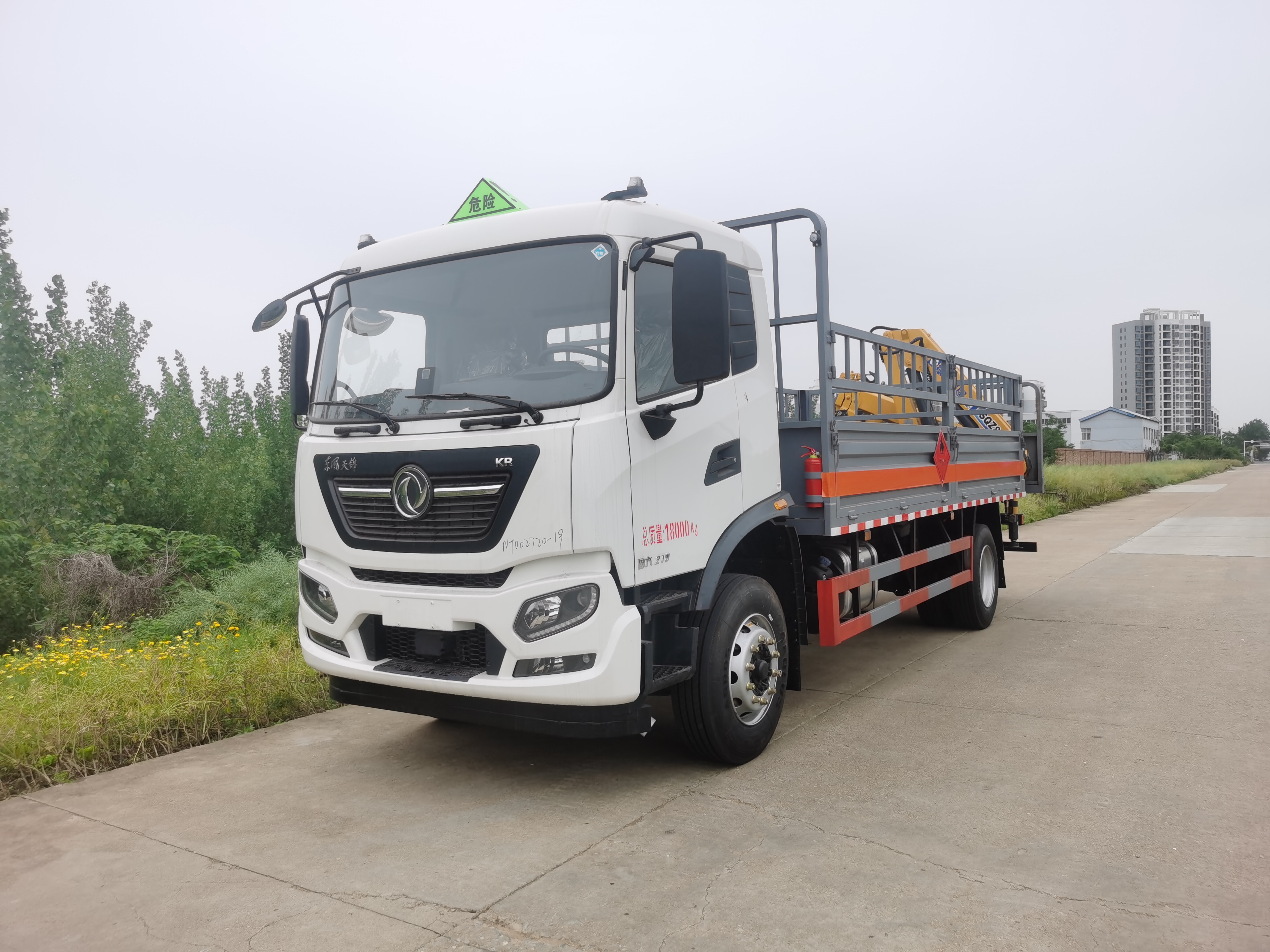 東風(fēng)天錦帶吊機(jī)國(guó)六氣瓶車