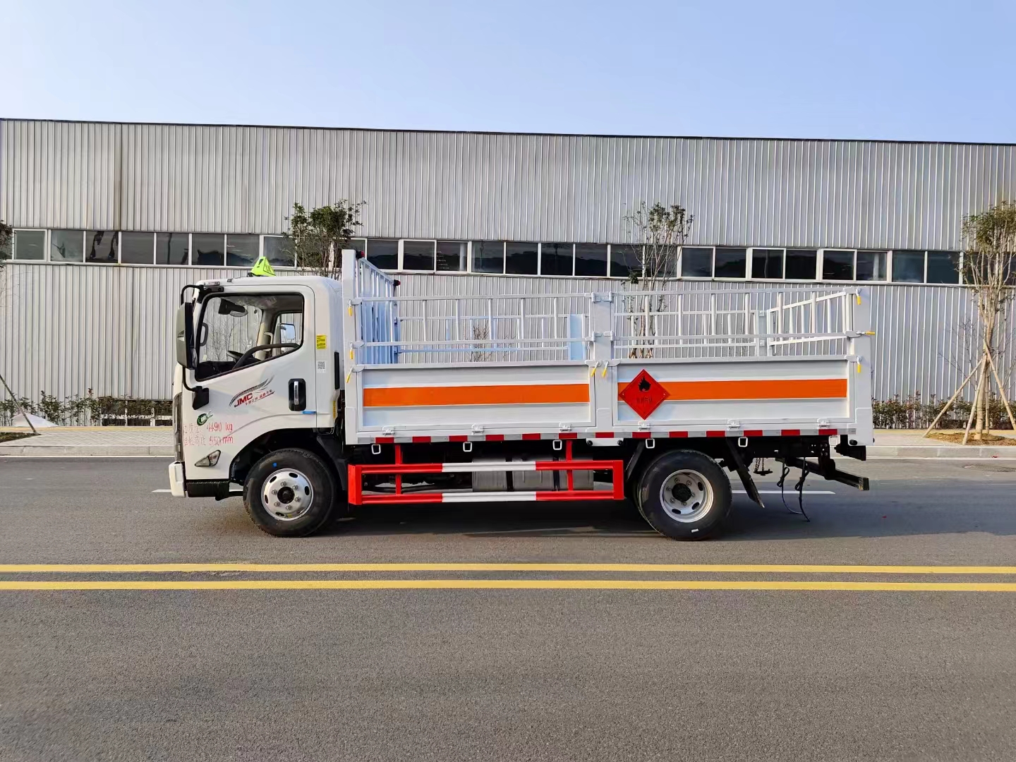 江鈴凱運(yùn)國(guó)六藍(lán)牌1.8噸氣瓶車