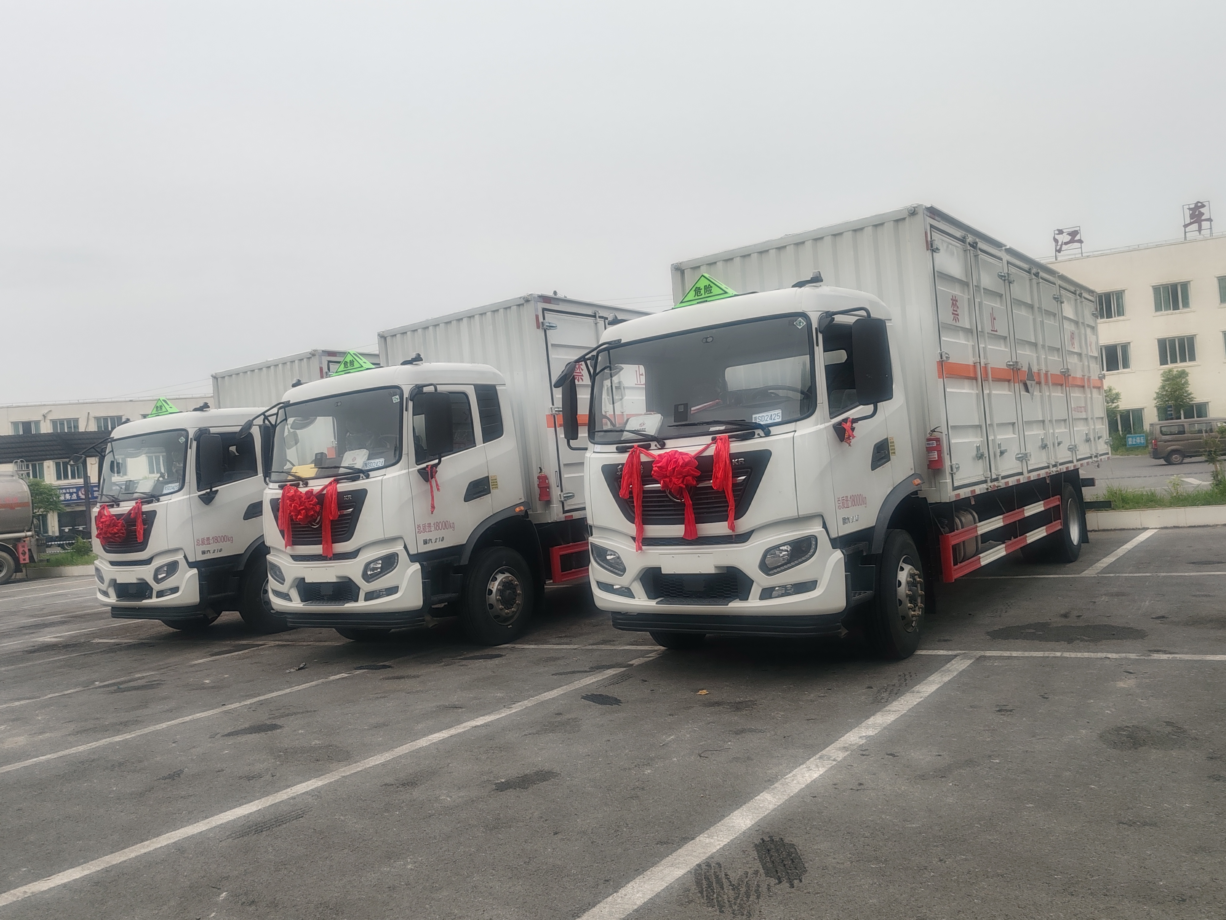 東風天錦6米8雜項10噸左右開門危險品車