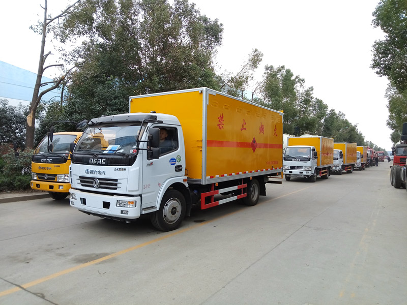 湖南湘潭某運輸公司采購一批東風多利卡易燃氣體箱式運輸車