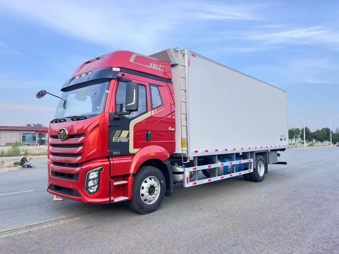 解放J6G大柴360馬力單橋6.8米冷藏車