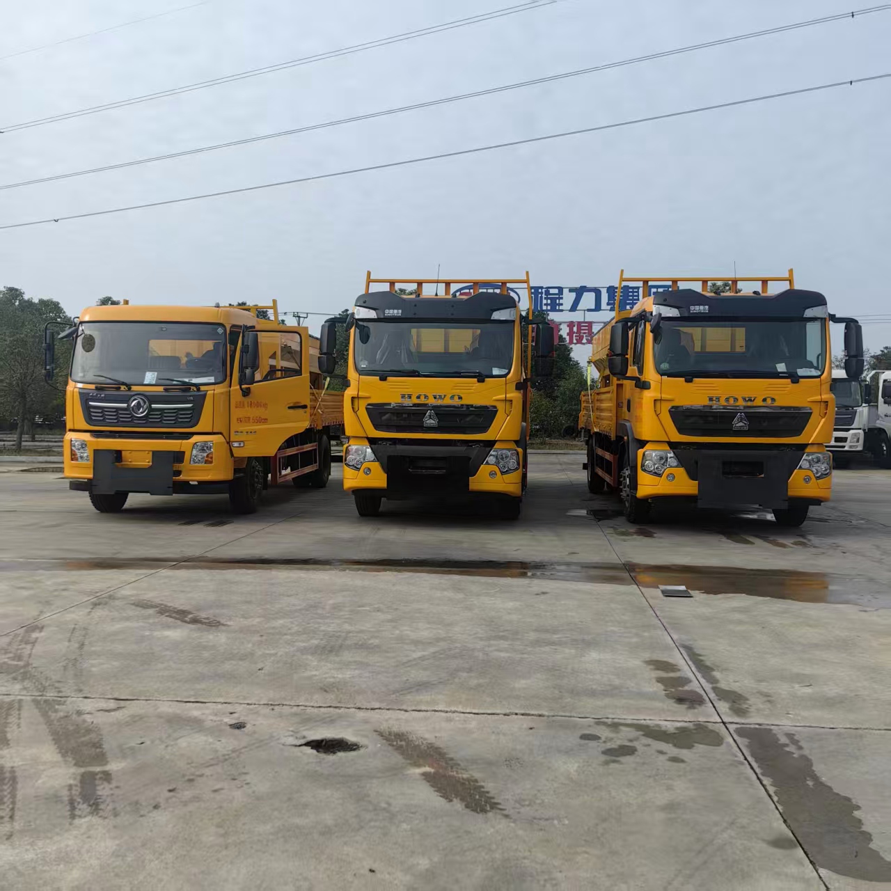 四臺重汽豪沃國六除雪車