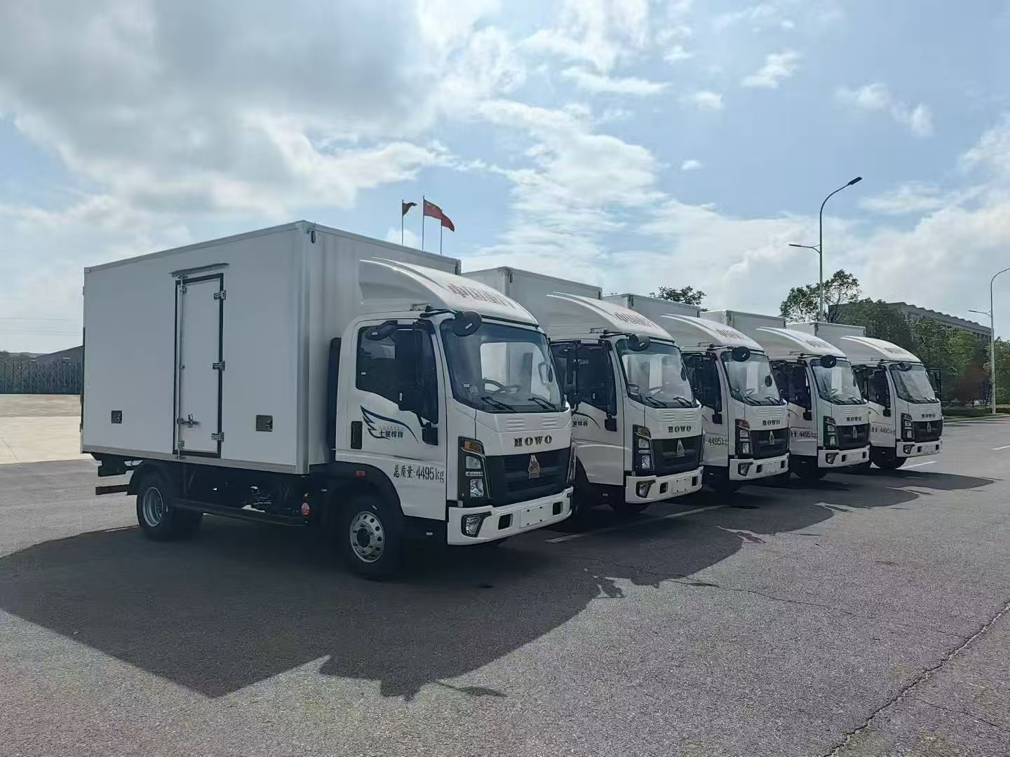 重汽豪沃寬體國六冷藏車