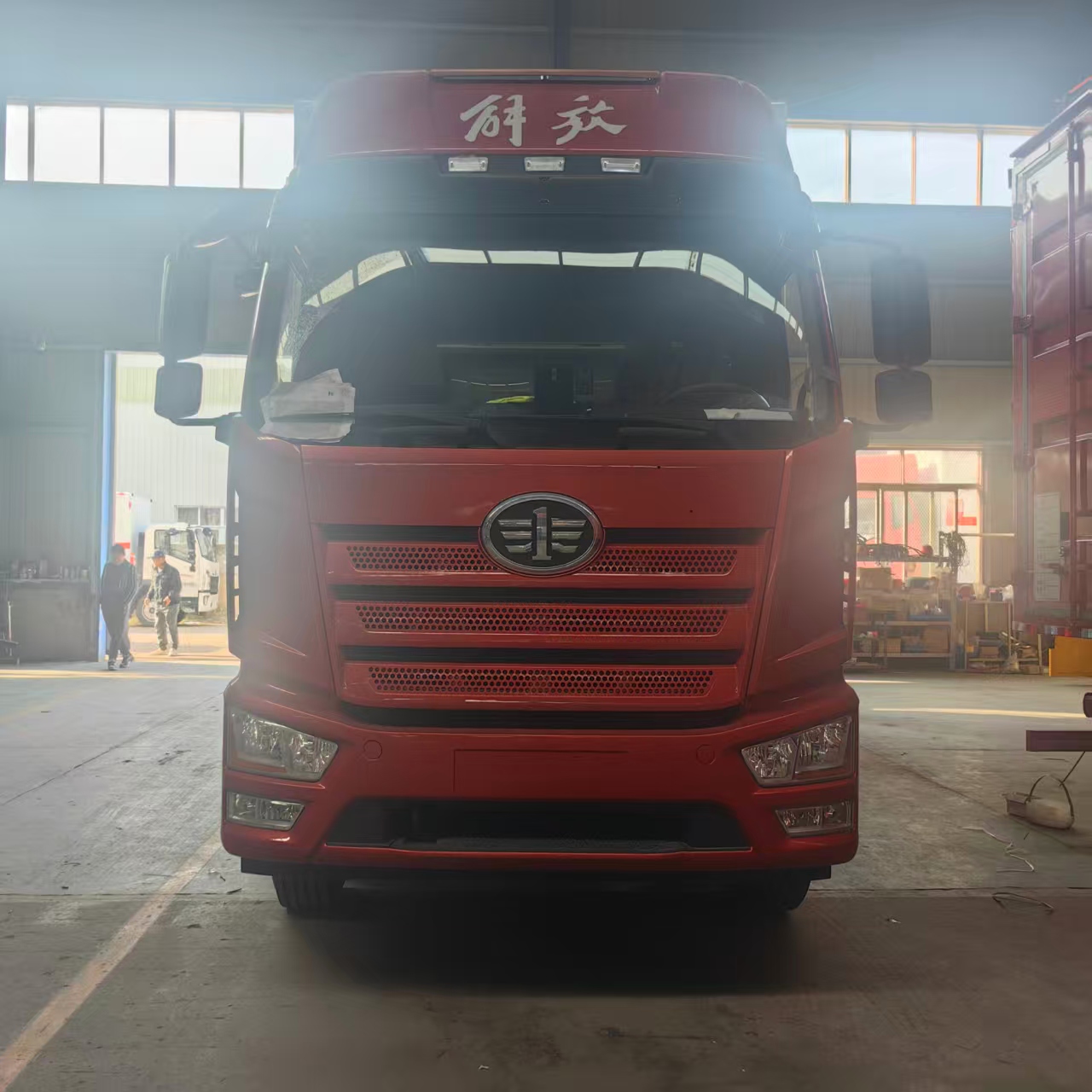 解放J6L灰色箱體爆破車