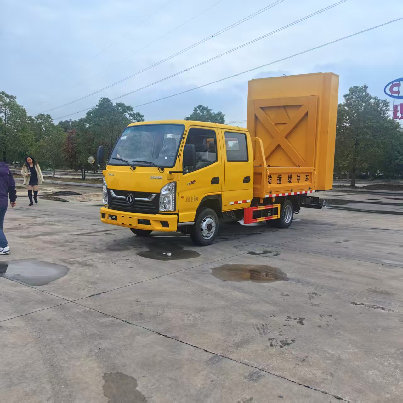 東風藍牌防撞緩沖車