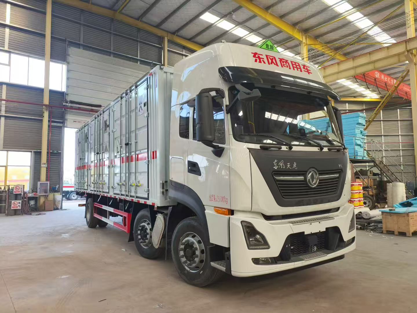 東風天龍三軸350馬力國六雜項危險品車