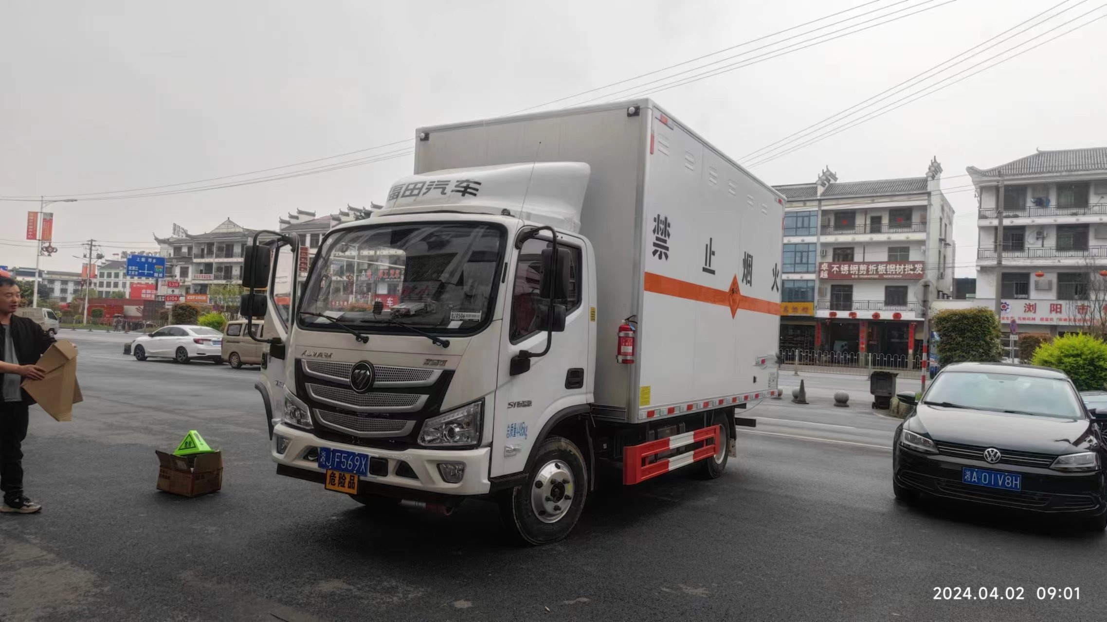 煙花運輸旺季，拉煙花的車輛如何選擇才劃算？