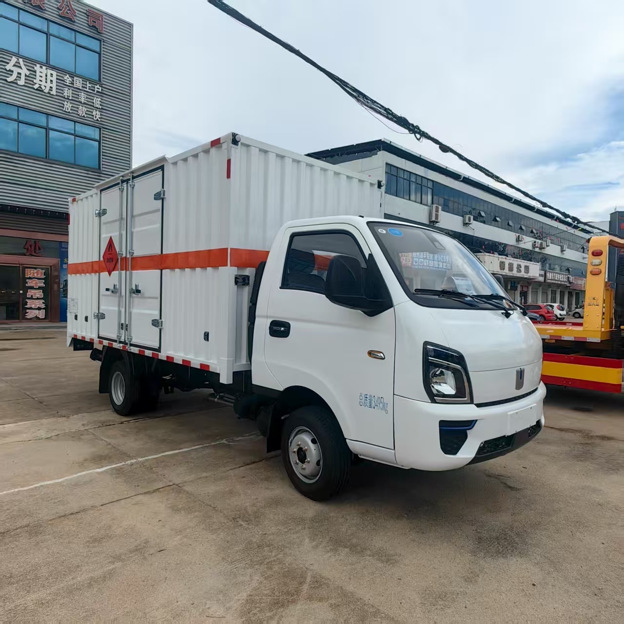 吉利燒甲醇危險品車