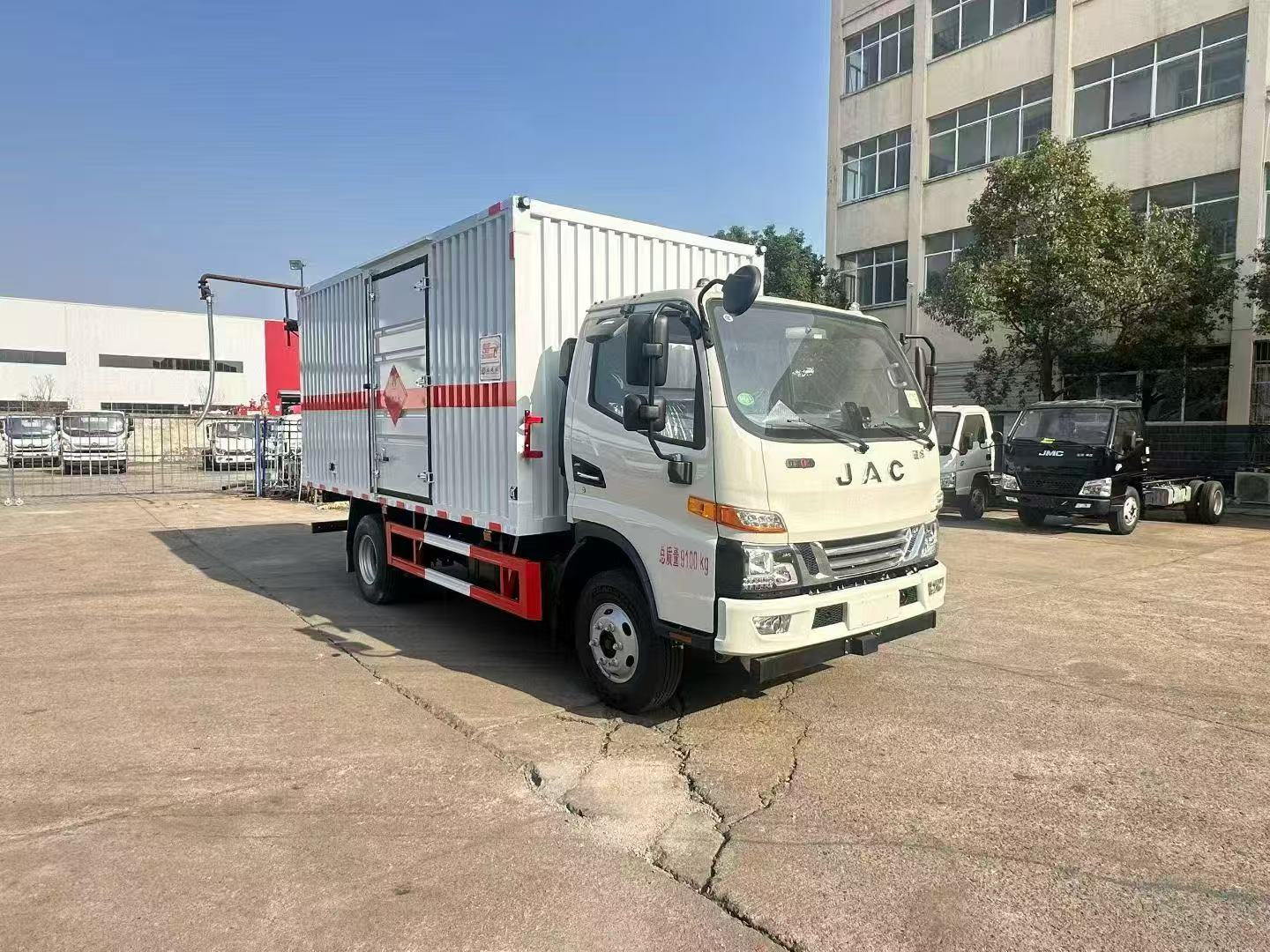 江淮國六5噸黃牌危險品廂式車