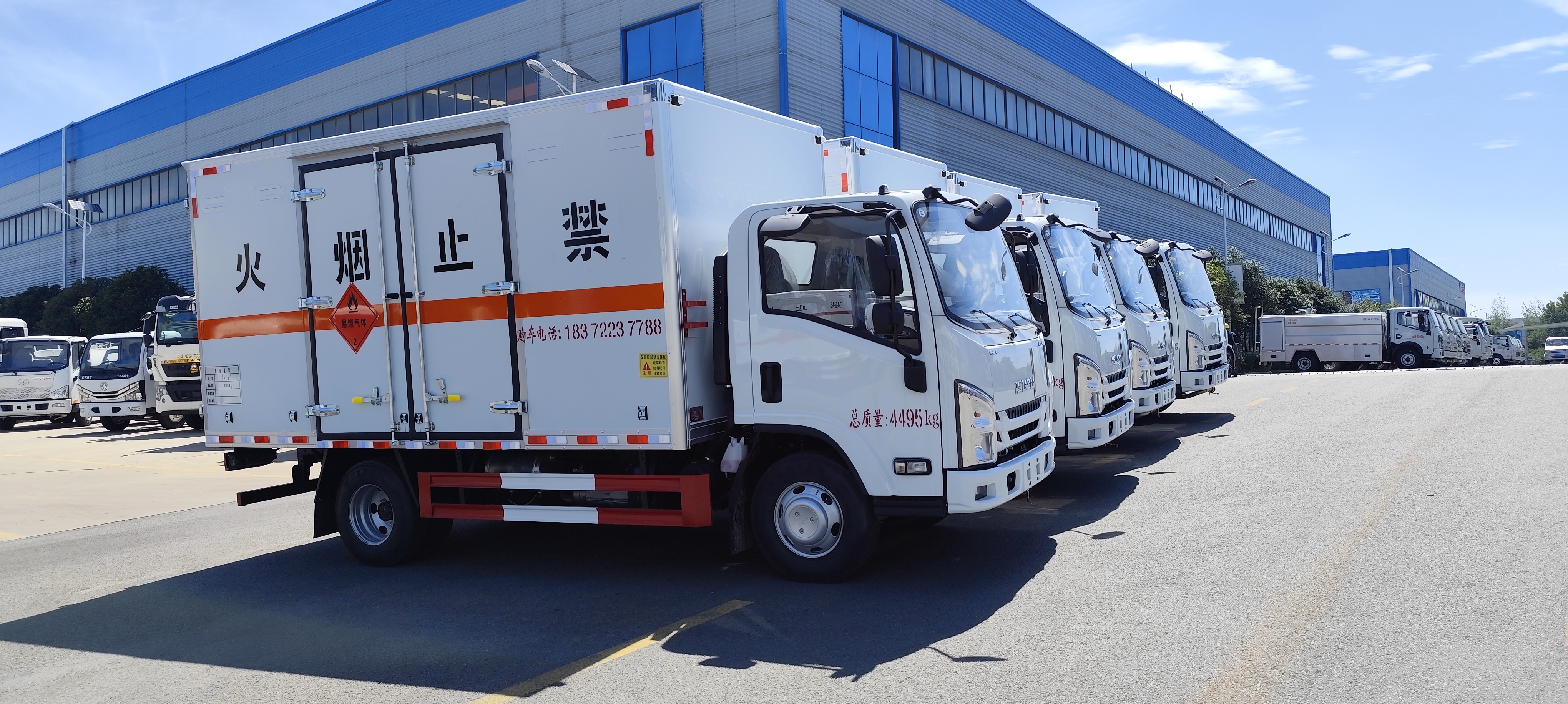 內蒙李總四臺五十鈴國六藍牌易燃氣體廂式車批量發車