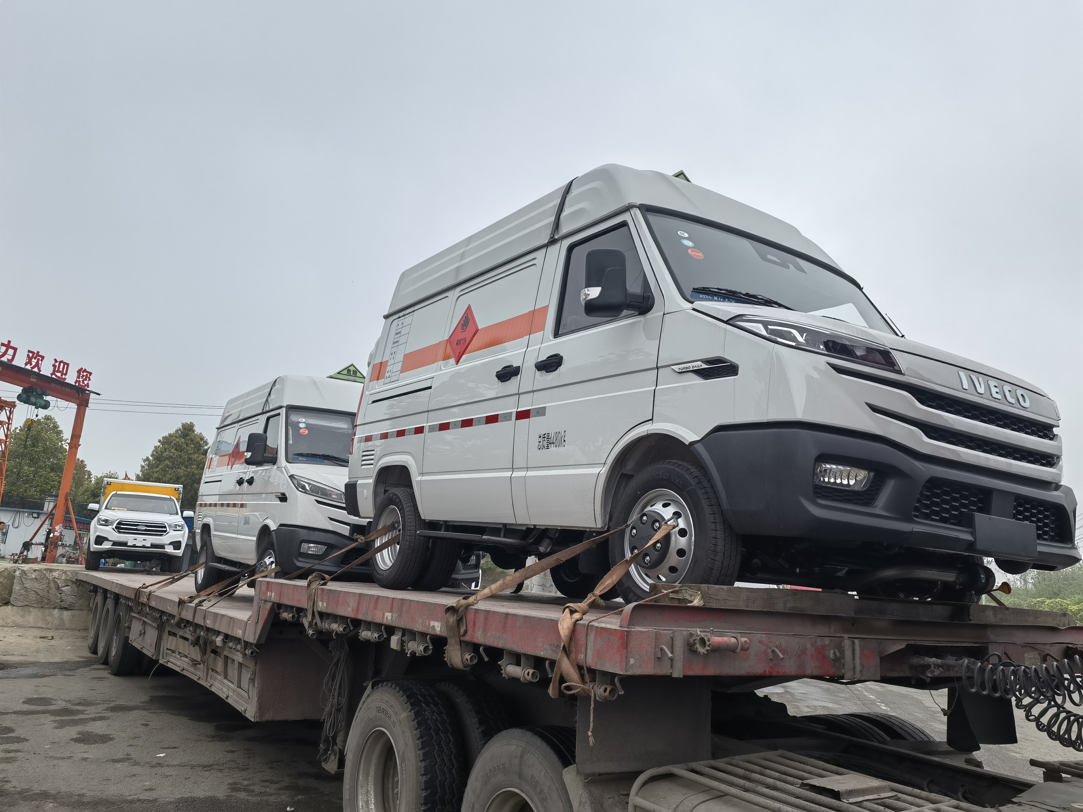 依維柯國六面包式危險品車好處