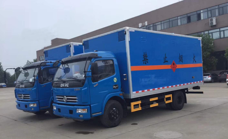 安徽滁州趙總訂購的兩臺藍色東風D5防爆車發車