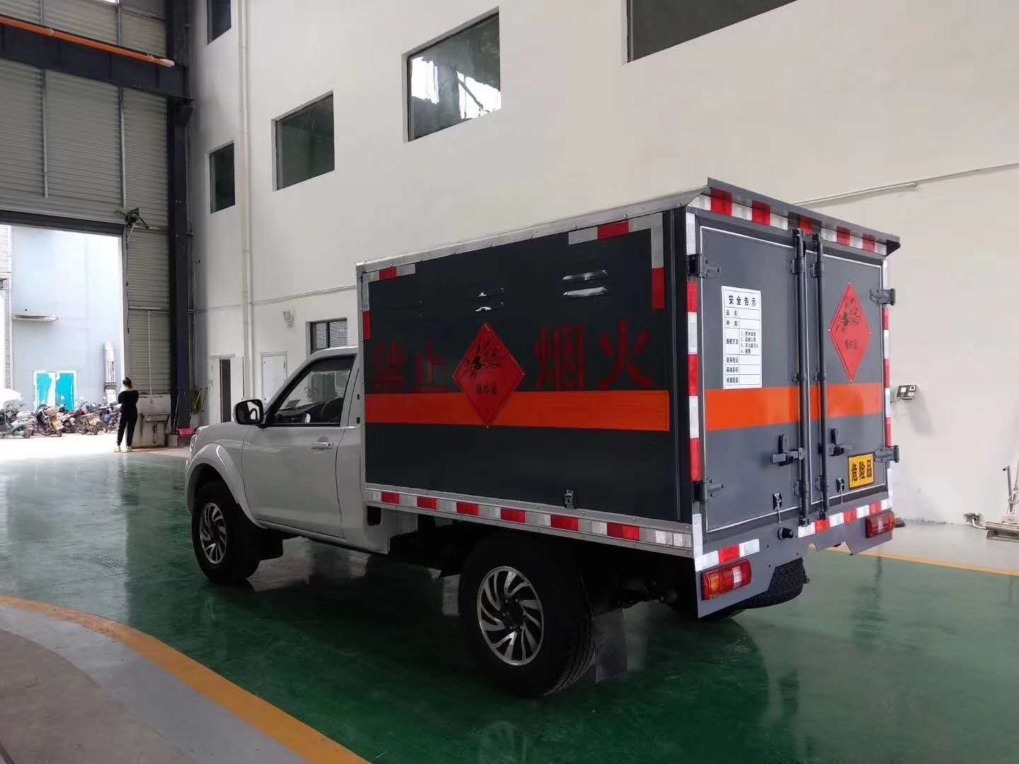 新車熱薦——東風日產皮卡爆破器材運輸車